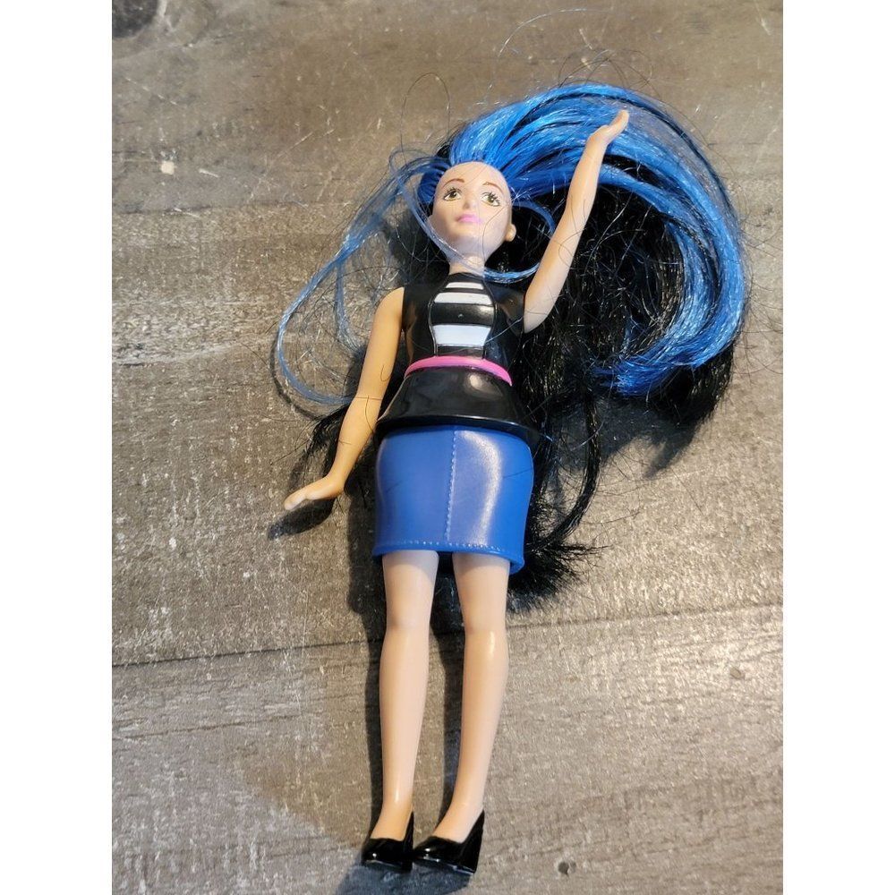 McDonald's 2017 flight attendant Girl doll‎ mattel toy figure